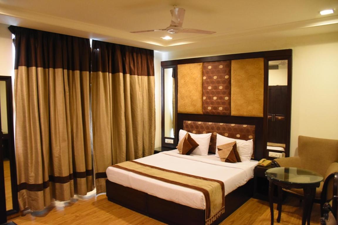 Aaron Residency Hotel 2*