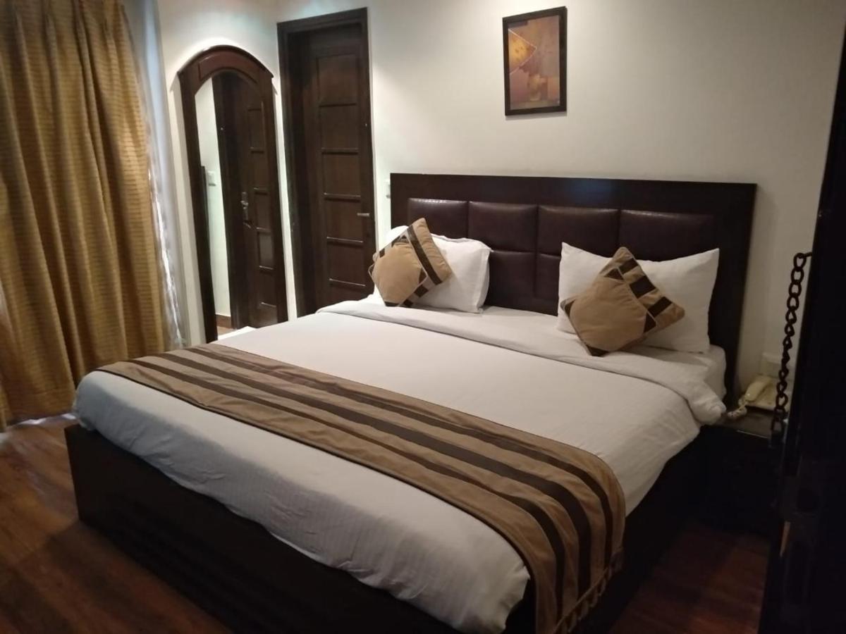 Hotel Aaron Residency